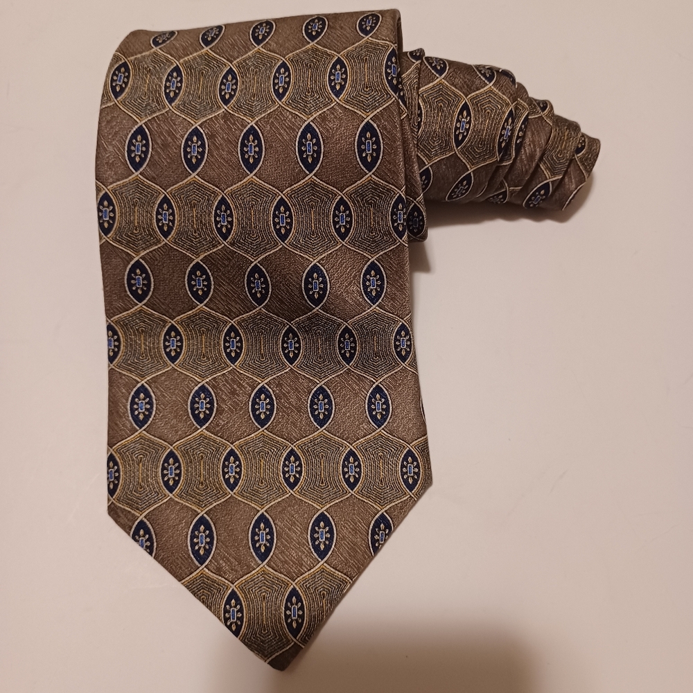 Geoffery Beene Elegant Brown Patterned Men's Silk Tie - Picture 5 of 7
